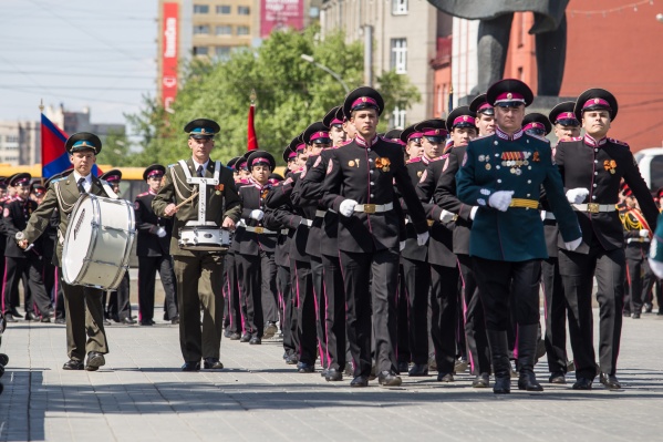 Парад был посвящен 25-летию Сибирского кадетского корпуса Парад был посвящен 25-летию Сибирского кадетского корпуса