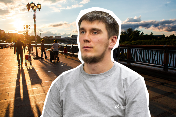Михаил, не раздумывая, бросился в воду, чтобы спасти тонущего человека Михаил, не раздумывая, бросился в воду, чтобы спасти тонущего человека