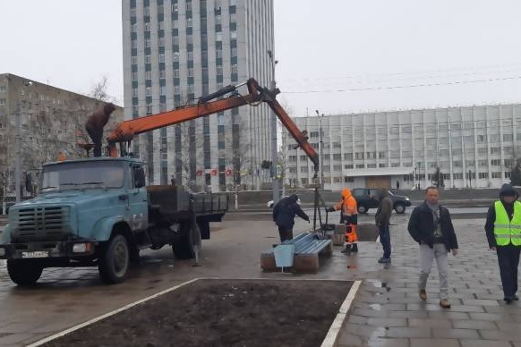 Скамейки увезли 23 апреля Скамейки увезли 23 апреля