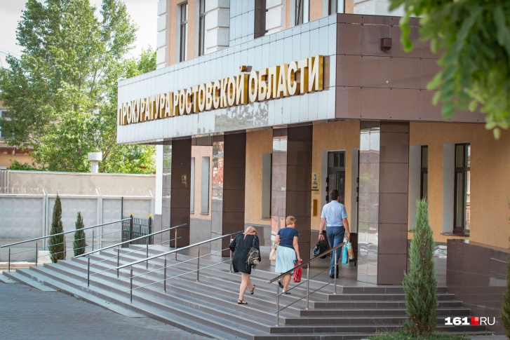 Экс-глава бюро медэкспертизы в Азове попалась на взятке в 185 тысяч рублей