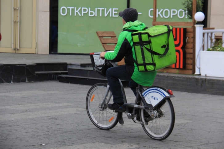 Сейчас курьеров Delivery Club можно увидеть на улицах шестнадцати городов страны Сейчас курьеров Delivery Club можно увидеть на улицах шестнадцати городов страны