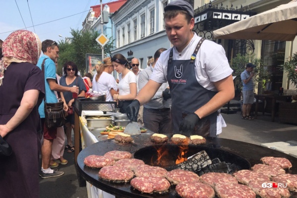 Можно было угоститься свежеприготовленными блюдами<br> Можно было угоститься свежеприготовленными блюдами<br>