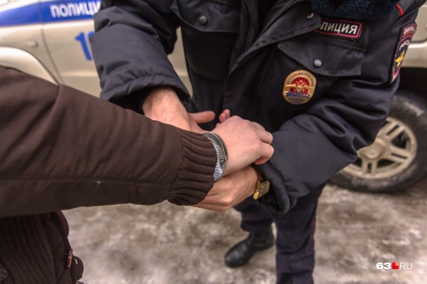 Мужчин поймали с поличным Мужчин поймали с поличным
