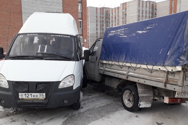 Одна из пассажирок получила открытый перелом ноги Одна из пассажирок получила открытый перелом ноги