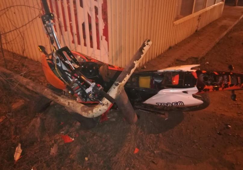 В Кунгуре мотоциклист врезался в автобусную остановку