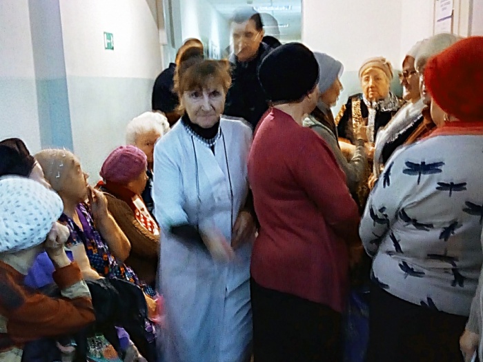 Очередь за инсулином стояла несколько часов Очередь за инсулином стояла несколько часов