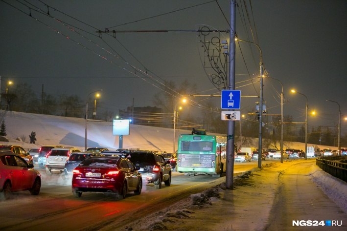 «У светофоров несанкционированные митинги»: урбанист раскритиковал транспортное развитие в Красноярске