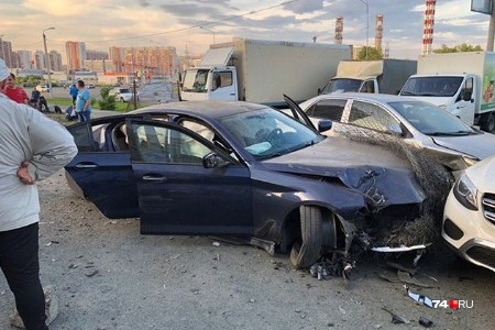 Авария произошла в районе Тополиной аллеи Авария произошла в районе Тополиной аллеи