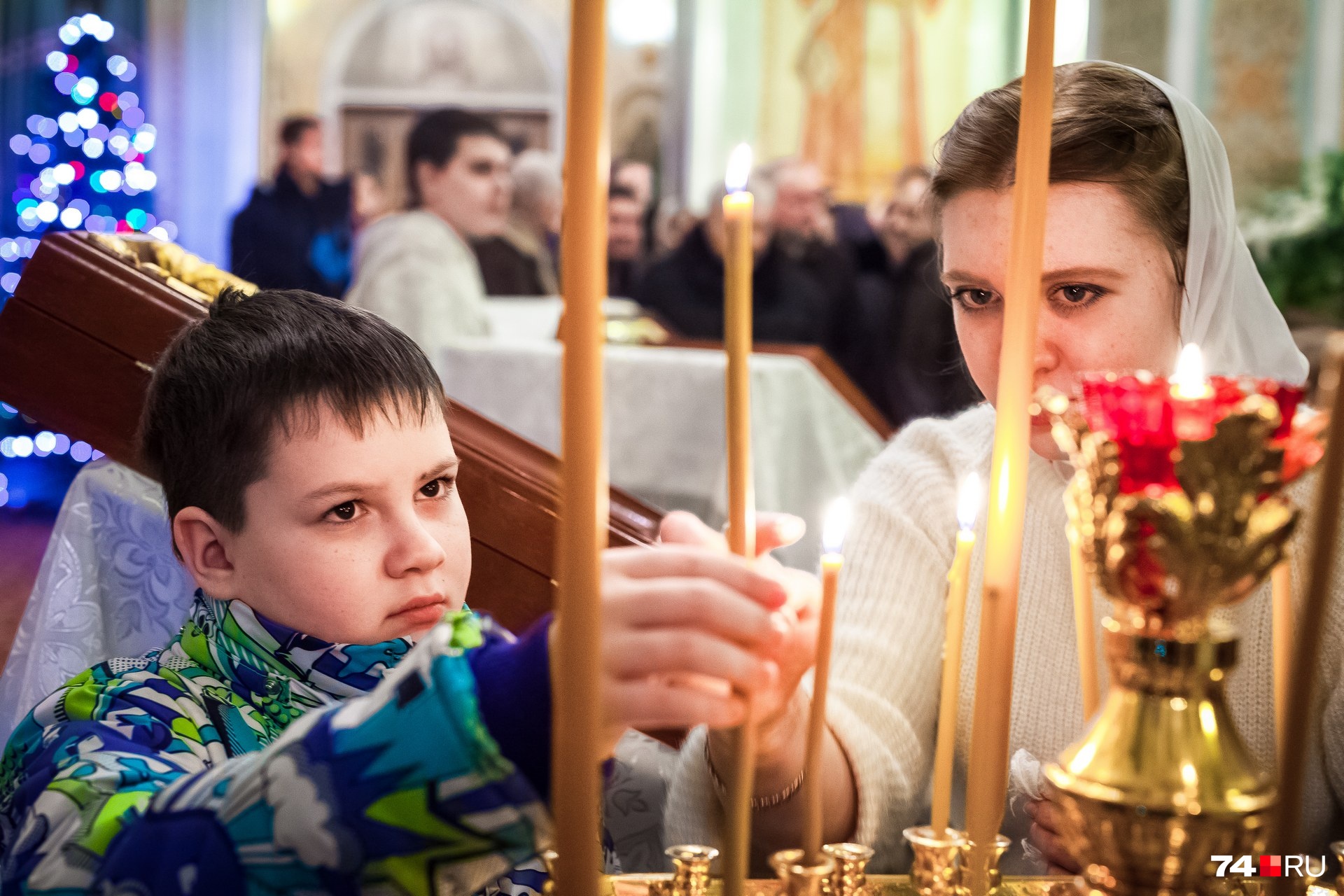 приметы на сочельник. православное рождество 2023. праздник рождения иисуса христа. рождество христово празднование 4к. рождество в храме.