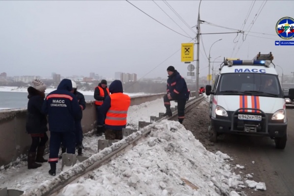 Спасатели приехали на место около 15:00 Спасатели приехали на место около 15:00