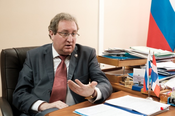 «Мне страшно
жить в городе, в котором ковалась Великая Победа, промолчавшем на это решение...»
— высказался Миков на своей страничке «Мне страшно
жить в городе, в котором ковалась Великая Победа, промолчавшем на это решение...»
— высказался Миков на своей страничке