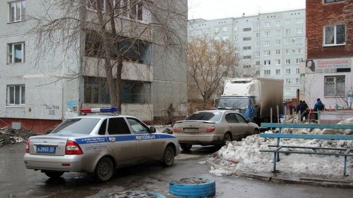 Стали известны подробности смертельного наезда грузовика на пешехода во дворе дома на Масленникова