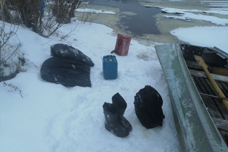 Двое пенсионеров отправились на рыбалку ранним утром 14 января, но не вернулись и перестали отвечать на звонки. Следователи предполагают, что они утонули в Емце Двое пенсионеров отправились на рыбалку ранним утром 14 января, но не вернулись и перестали отвечать на звонки. Следователи предполагают, что они утонули в Емце