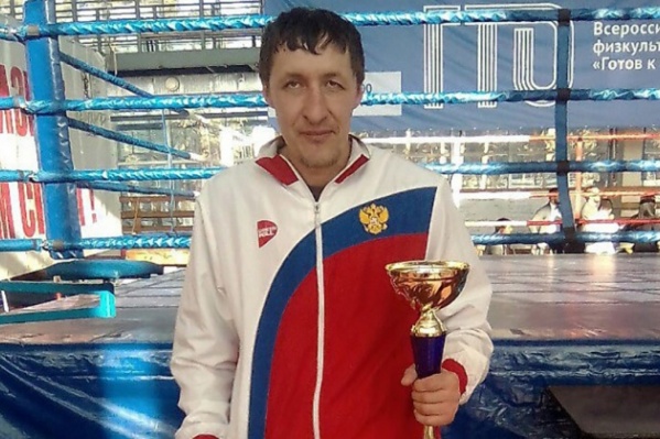 Рустам Шадаев — двукратный чемпион России и чемпион мира 2004 года по кикбоксингу в разделе фулл-контакт с лоу-киком Рустам Шадаев — двукратный чемпион России и чемпион мира 2004 года по кикбоксингу в разделе фулл-контакт с лоу-киком