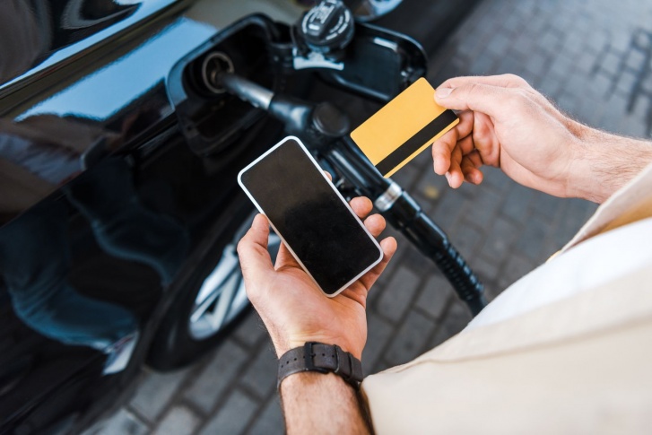 Мобильное приложение является инновационным продуктом, который использует новые цифровые технологии, позволяющие произвести оплату за топливо, не выходя из автомобиля
