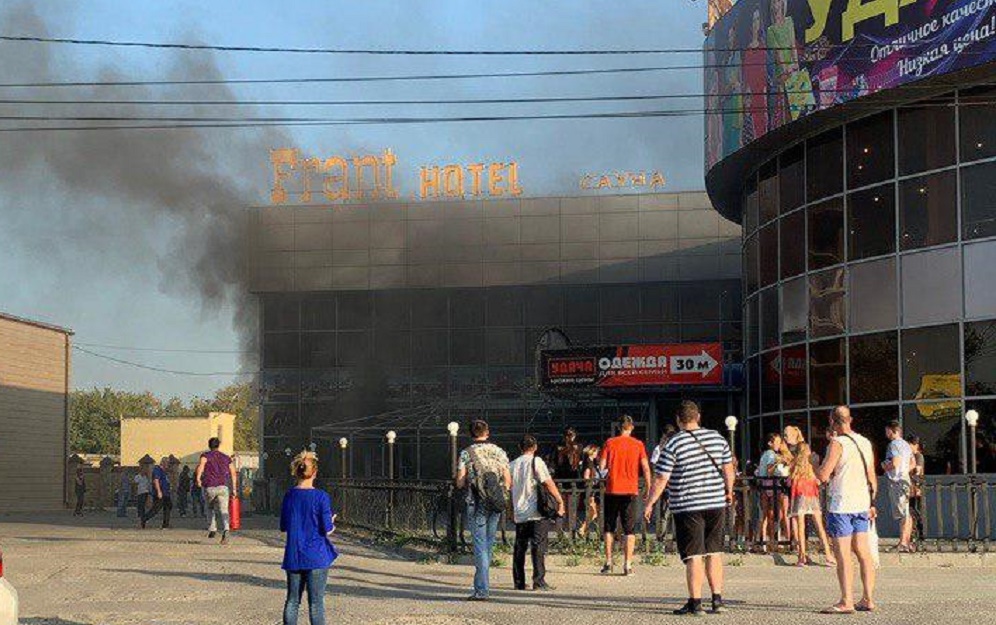 Вечером 14 августа в Волгограде частично выгорел Frant Hotel