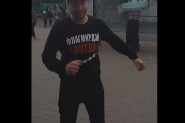 Танцор из метро появился на площади Маркса Танцор из метро появился на площади Маркса