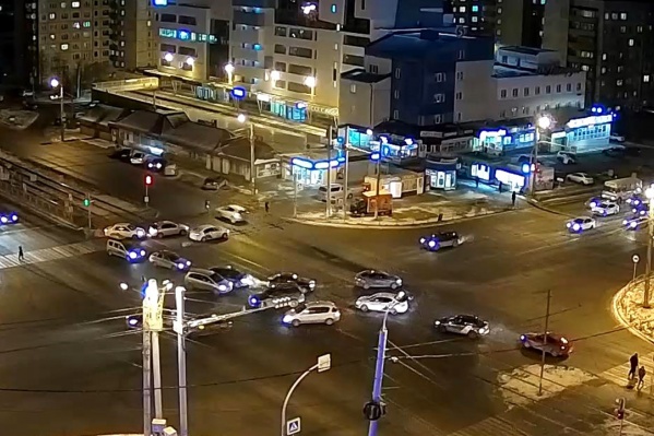 ДТП произошло на оживлённом перекрёстке ДТП произошло на оживлённом перекрёстке