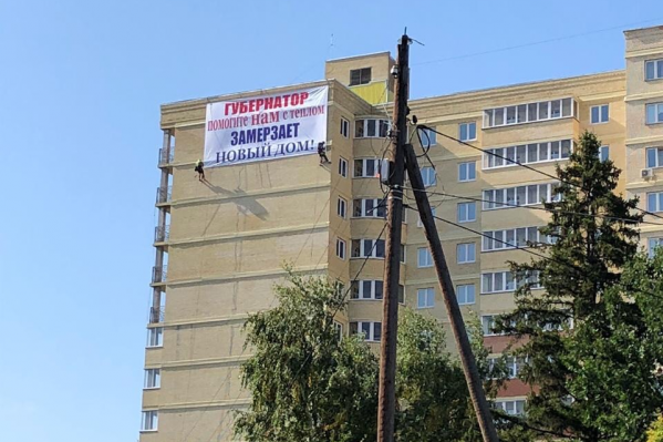 Дольщики опасаются, что здание начнёт разрушаться в холодную зиму, которая уже не за горами Дольщики опасаются, что здание начнёт разрушаться в холодную зиму, которая уже не за горами