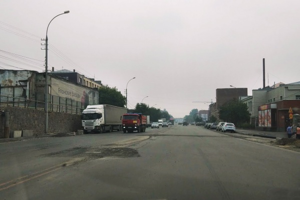 Выяснилось, что новый асфальт не соответствует требованиям Выяснилось, что новый асфальт не соответствует требованиям 