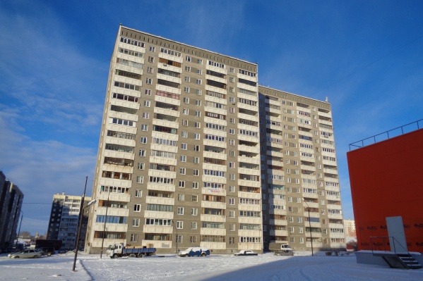 Станцию «Мегафона» на крыше высотки установили несколько лет назад, а теперь жители требуют её убрать Станцию «Мегафона» на крыше высотки установили несколько лет назад, а теперь жители требуют её убрать
