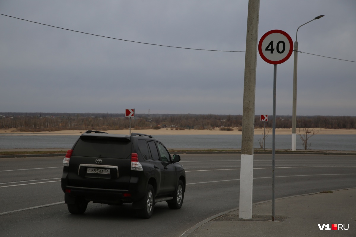 «Опасный участок»: в администрации Волгограда объяснили появление еще одного ограничивающего знака