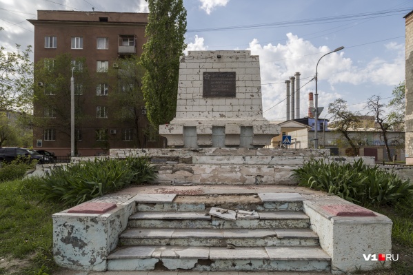 В братской могиле захоронены больше 900 советских солдат<br> В братской могиле захоронены больше 900 советских солдат<br>