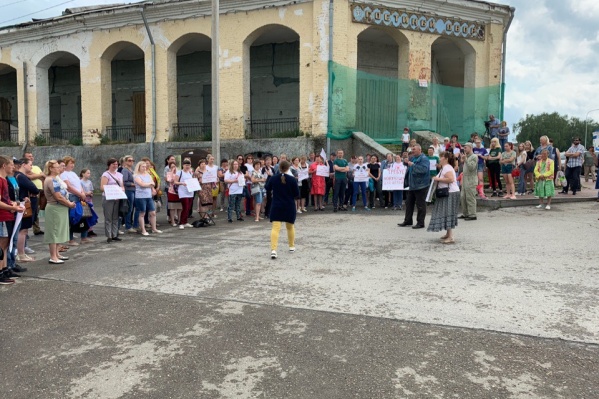 Митинг разрешили провести у Гостиного Двора в Кунгуре Митинг разрешили провести у Гостиного Двора в Кунгуре