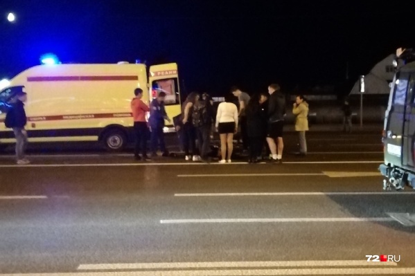 Мальчика увезли в больницу с подозрением на перелом бедра<br> Мальчика увезли в больницу с подозрением на перелом бедра<br>