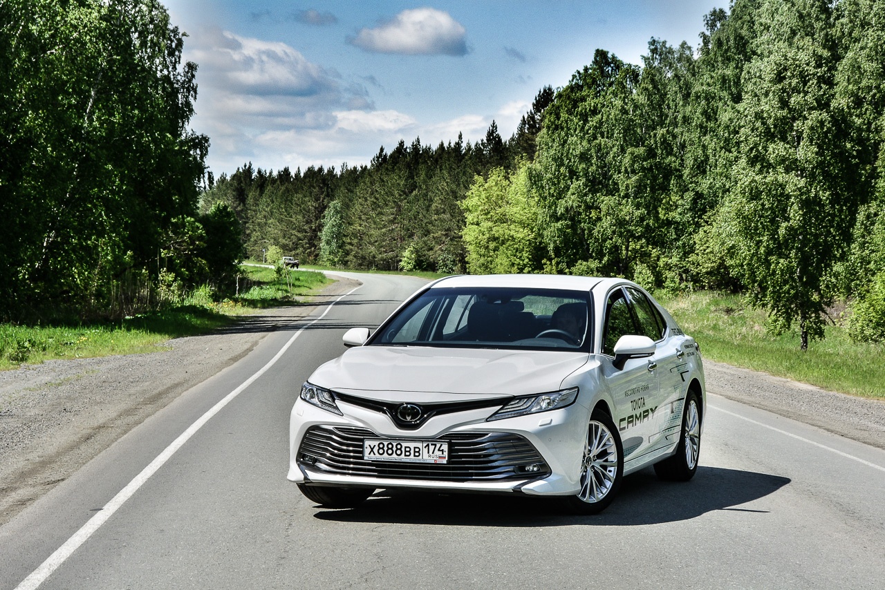 Toyota Camry подорожала во всех комплектациях, кроме базовой, но спрос все равно высок Toyota Camry подорожала во всех комплектациях, кроме базовой, но спрос все равно высок