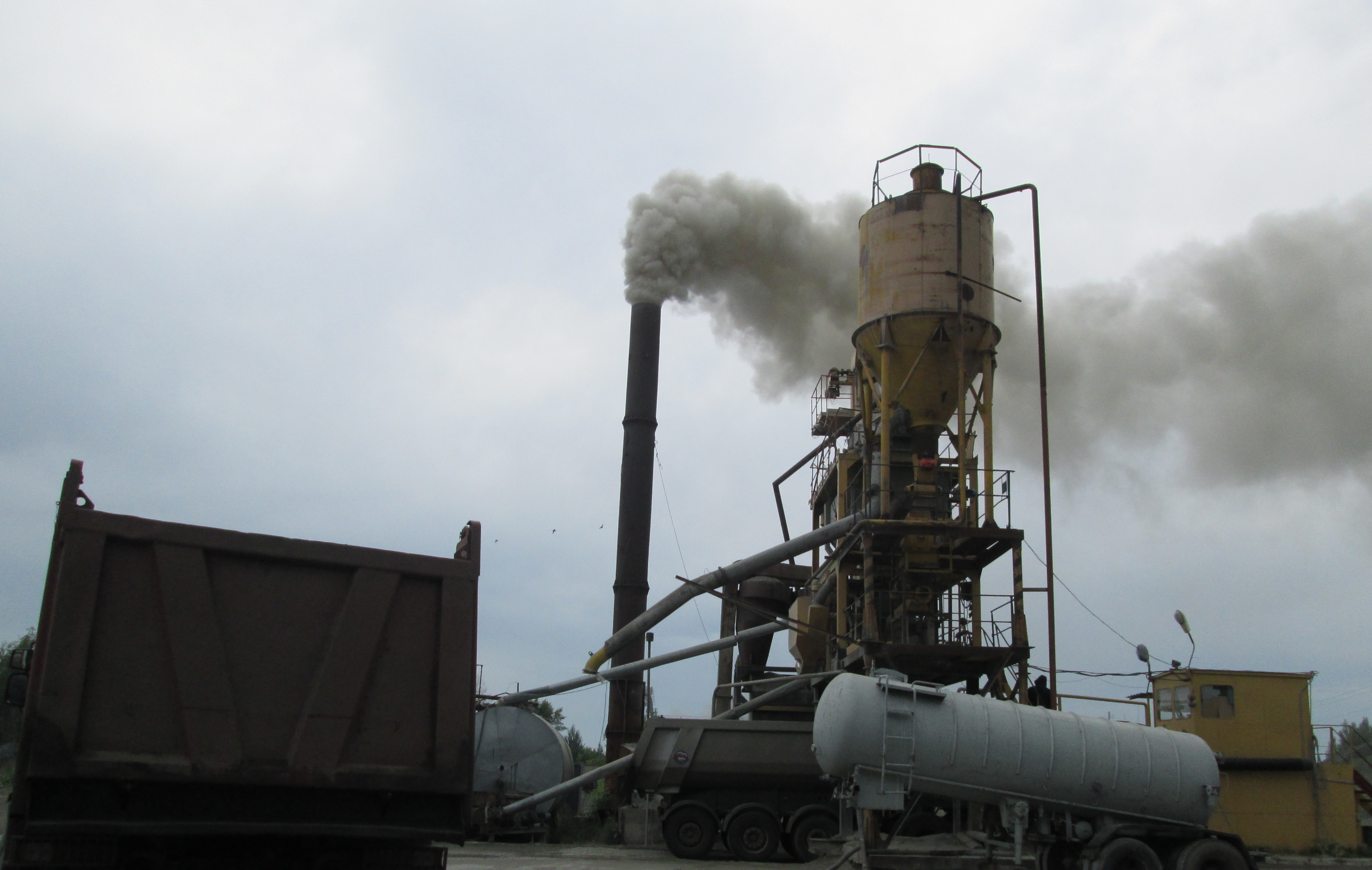 Жители посёлка Горячий Ключ пожаловались на проблемы с дыханием из-за выбросов
