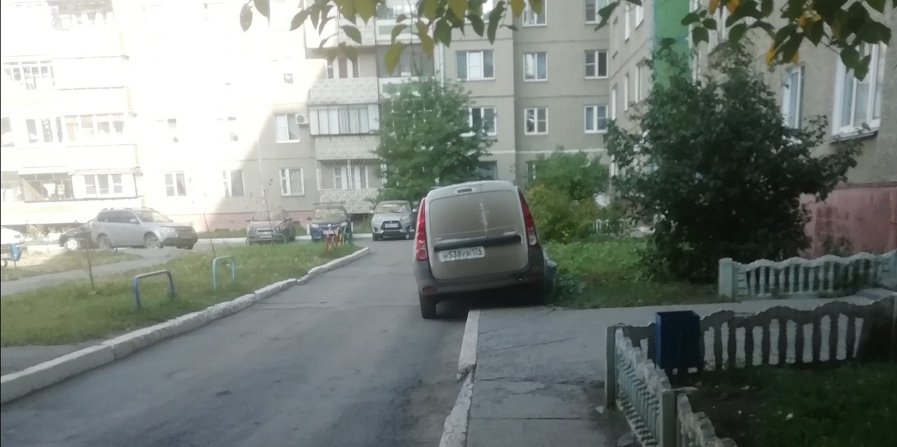 Хотя рядом есть места Хотя рядом есть места