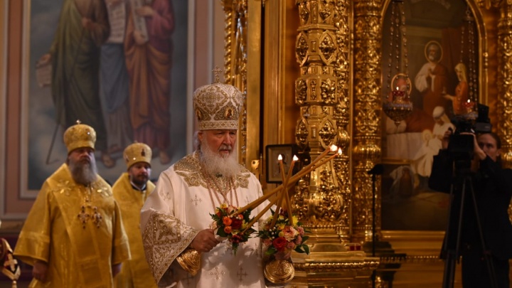 Патриарх Кирилл раздал ростовским чиновникам и бизнесменам патриаршие знаки: онлайн-трансляция
