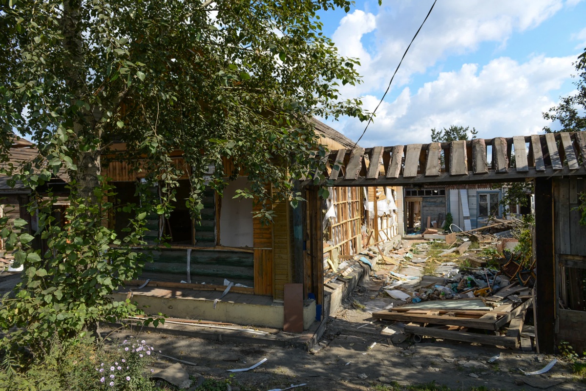 С этого дома сняли сайдинг С этого дома сняли сайдинг