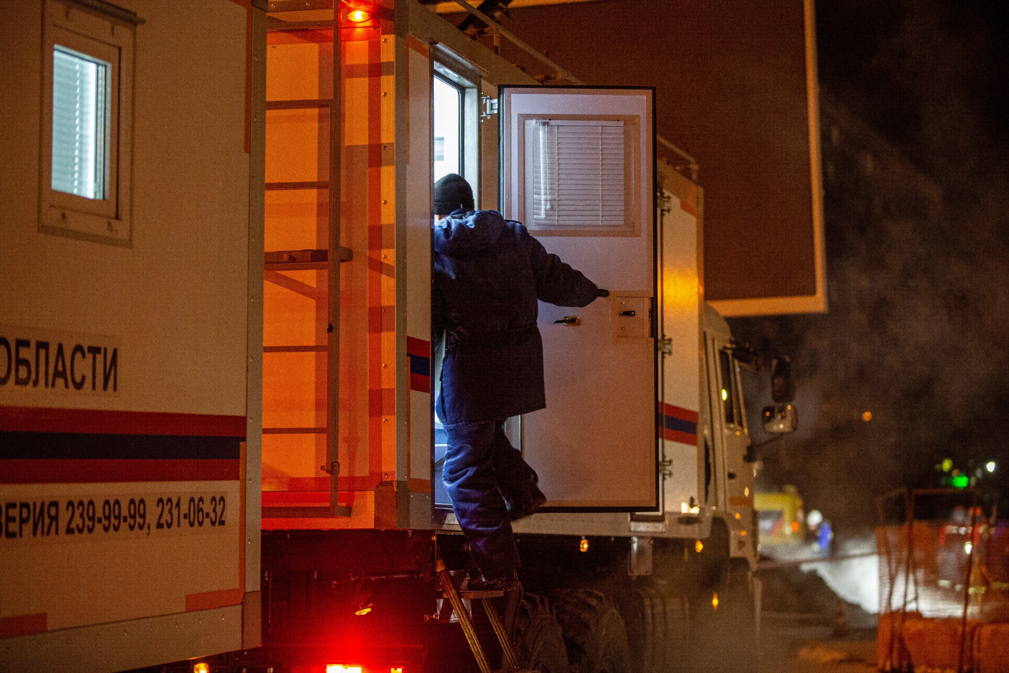 Происшествие на северо чемском новосибирск. Пожар лента томск 2021. Что сейчас происходит в таналыке. Огромный полицейский на митинге. Что сейчас происходит с доставкой.