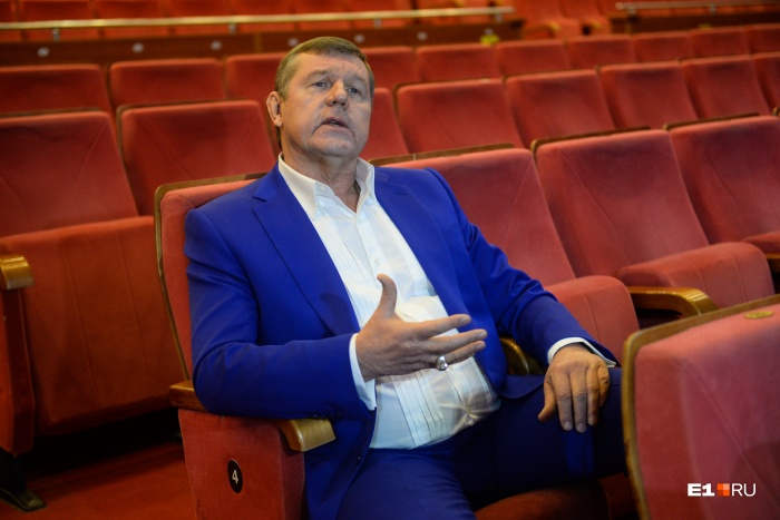 Александр Новиков — автор песен про воров в законе и руководитель театра Александр Новиков — автор песен про воров в законе и руководитель театра