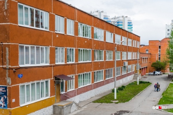 В конце учебного года учеников лицея срочно госпитализировали из-за высокой температуры и боли в животе В конце учебного года учеников лицея срочно госпитализировали из-за высокой температуры и боли в животе