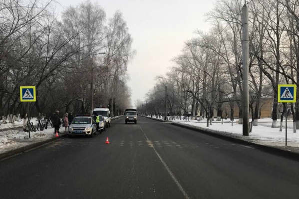 Ребенок переходил дорогу по «зебре» Ребенок переходил дорогу по «зебре»