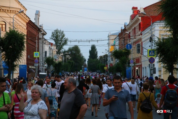 Улица Куйбышева была пешеходной по выходным всё лето Улица Куйбышева была пешеходной по выходным всё лето