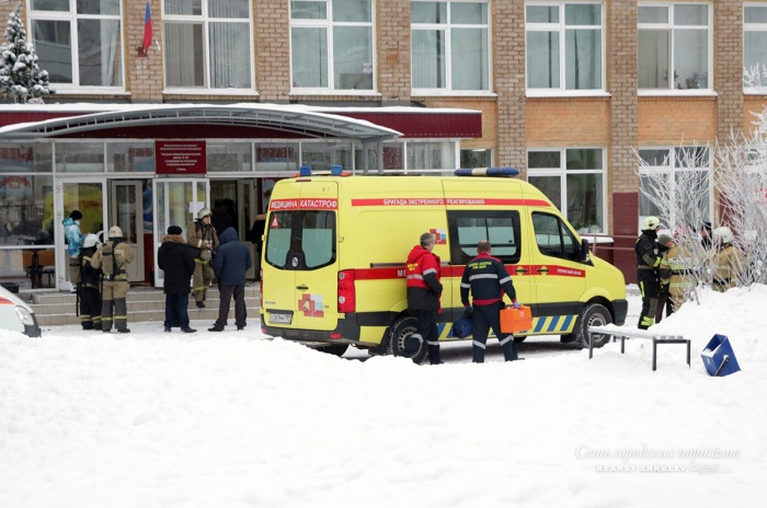 На место происшествия выехали 8 бригад скорой помощи На место происшествия выехали 8 бригад скорой помощи