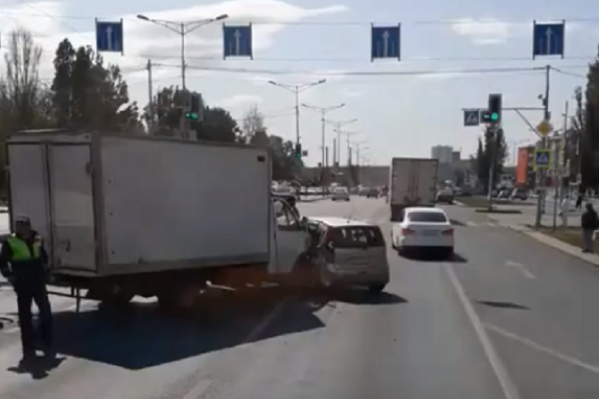 В обстоятельствах ДТП разбираются сотрудники ГИБДД В обстоятельствах ДТП разбираются сотрудники ГИБДД