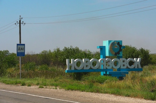 У Новоазовска на границе Ростовской области с Украиной заметили военную технику У Новоазовска на границе Ростовской области с Украиной заметили военную технику