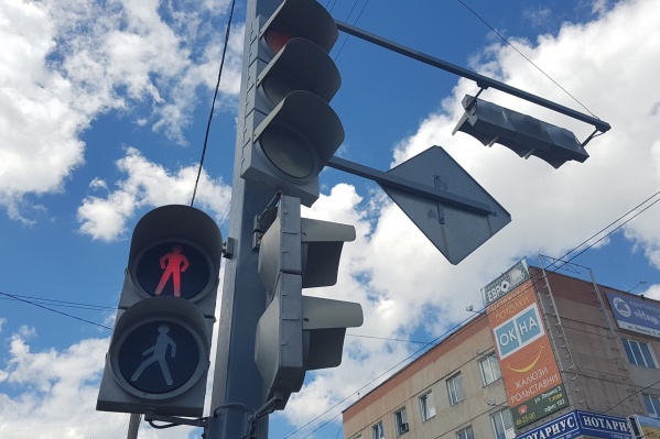 Светофоры переведут на новый режим к концу октября Светофоры переведут на новый режим к концу октября