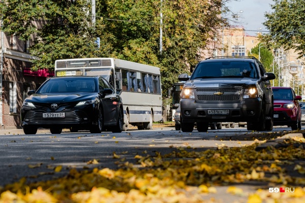 Мужчина перебегал дорогу в неположенном месте Мужчина перебегал дорогу в неположенном месте