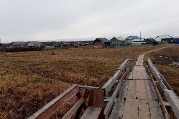 Местные жители любезно согласились пройтись по деревне и сфотографировать ее для тюменцев Местные жители любезно согласились пройтись по деревне и сфотографировать ее для тюменцев