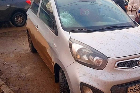 Удар пришелся на левую сторону автомобиля Удар пришелся на левую сторону автомобиля