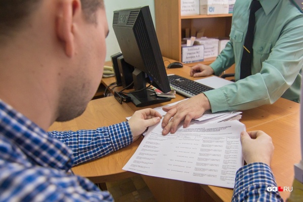 Мужчина сам принес телефон приставам, когда его ограничили в управлении автомобилем Мужчина сам принес телефон приставам, когда его ограничили в управлении автомобилем