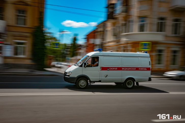 На скорой помощи раненых отвезли в больницу <br> На скорой помощи раненых отвезли в больницу <br>