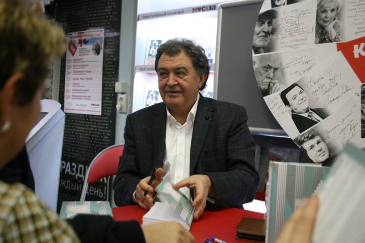 Дмитрий Лиханов: «В письме этом (про ответ из правительства Архангельской области. <i class="_">— Прим. ред.</i>), составленном по правилам казенного словосложения, смысла мало, одни общие места, да отговорки» Дмитрий Лиханов: «В письме этом (про ответ из правительства Архангельской области. <i class="_">— Прим. ред.</i>), составленном по правилам казенного словосложения, смысла мало, одни общие места, да отговорки»