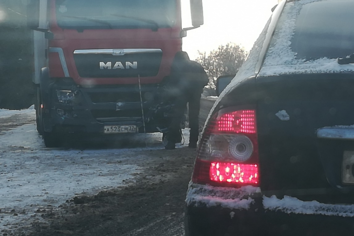 По словам очевидцев, погибли две пассажирки легкового автомобиля По словам очевидцев, погибли две пассажирки легкового автомобиля